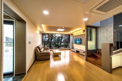 Gallery image of Sanbangsanae Resort in Seogwipo