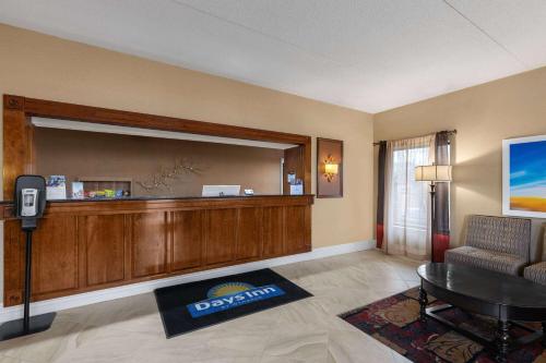Η κουζίνα ή μικρή κουζίνα στο Days Inn by Wyndham Columbia Kentucky