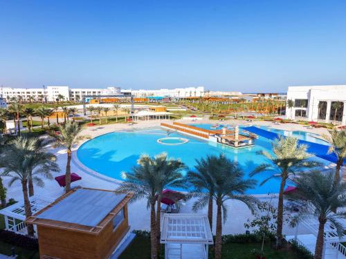 Bazén v ubytování Rixos Radamis Sharm El Sheikh nebo v jeho okolí