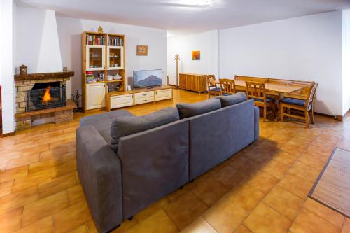 Gallery image of Val Taleggio nel verde x8 persone con camino e Wifi in Olda