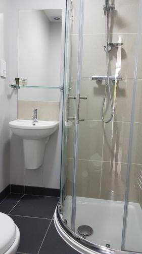 Ένα μπάνιο στο Glenisla Hotel