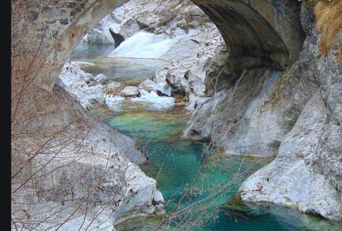 Gallery image of Val Taleggio nel verde x8 persone con camino e Wifi in Olda
