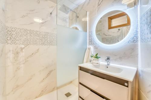 Koupelna v ubytování Ideal Property Mallorca - Blue Bay