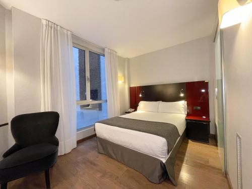 Postel nebo postele na pokoji v ubytování SM Hotel Sant Antoni