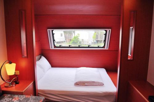 Gallery image of Kenting Houbihu Camping Car B&B in Hengchun South Gate