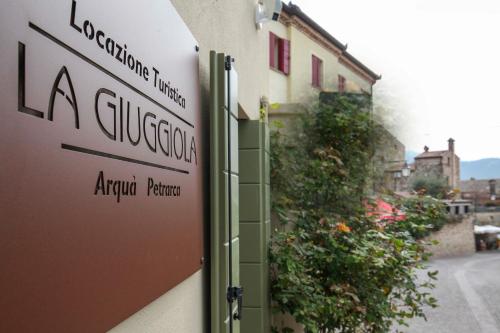 a sign on the side of a building at La Giuggiola in Arqua Petrarca