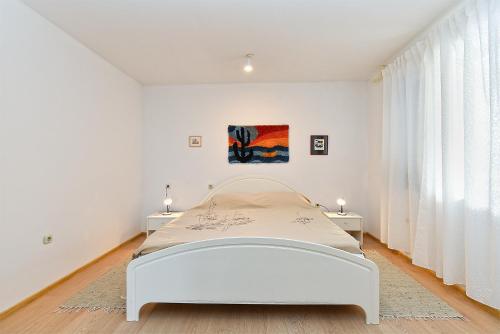 Apartments Anka 372