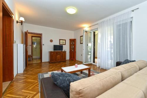 Apartments Anka 372