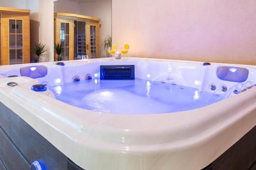 Villa Gabriel with pool, sauna, jacuzzi