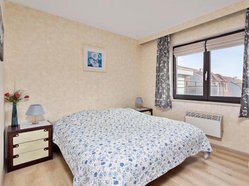 a bedroom with a bed and a window at Wellington I C5 051 in Wenduine