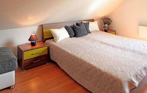 a bedroom with a bed and a nightstand with two lamps at Beautiful Home In Verchen With Wifi in Verchen