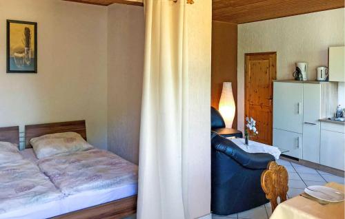 מיטה או מיטות בחדר ב-Nice Apartment In Sommersdorf With Wifi