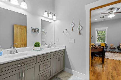 Billede fra billedgalleriet på Mountain Views, HotTub, Minutes to Downtown! i Asheville