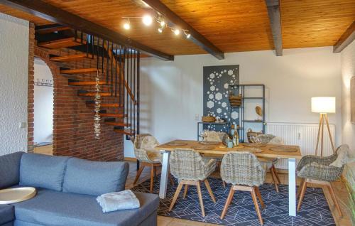 a living room with a table and chairs and a couch at 3 Bedroom Gorgeous Home In Otterndorf in Otterndorf