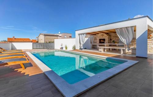 Amazing Home In Galizana