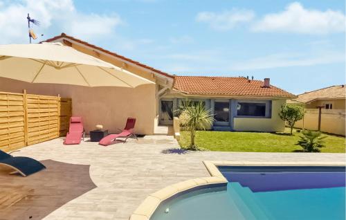 Πισίνα στο ή κοντά στο Nice Home In Linxe With Kitchen