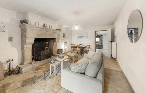 Χώρος καθιστικού στο 1 Bedroom Awesome Apartment In Tremblay