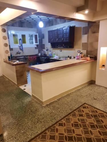 a large kitchen with a counter and a sink at فيلا مرسي مطروح شاطيء الأبيض in Marsa Matruh