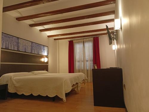 Posteľ alebo postele v izbe v ubytovaní Hotel Rey Sancho