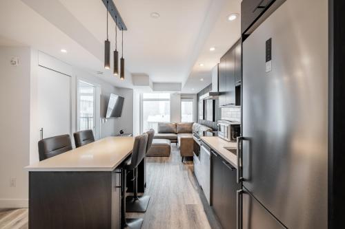 Η κουζίνα ή μικρή κουζίνα στο Westview Luxury Suites