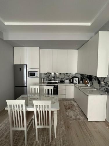 Kuchyň nebo kuchyňský kout v ubytování Modern City Suite