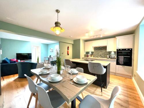 a dining room and living room with a table and chairs at Renovated 2 Bedroom Apartment With 2 Bathrooms in Bristol