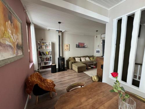 Maison climatisée intra-muros avec terrasse au calme