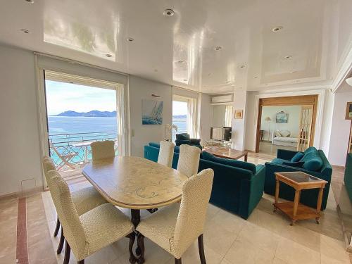 Cannes Croisette - Appartement 5 pièces face mer