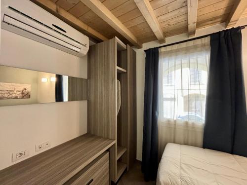 a bedroom with a bed and a window at Saragozza Suite 2 Intero appartamento in centro storico WIFI e parcheggio gratuito in Modena