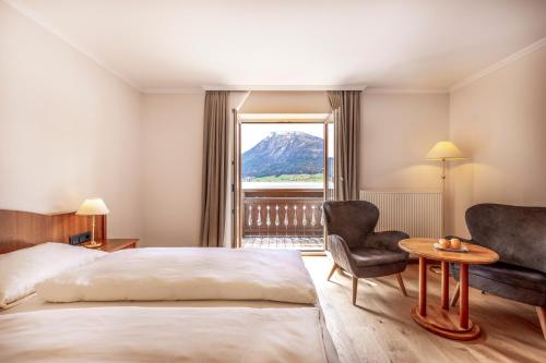 Postel nebo postele na pokoji v ubytování Hotel Weisser Hirsch