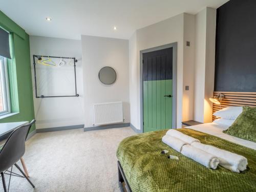 a bedroom with a green door and a bed at Modern work Retreat with Dedicated Workspace Pass the Keys in Beeston