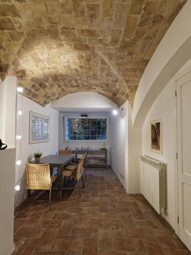 a dining room with a table and chairs at Le Stalle del Seminario in Tarquinia