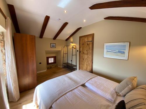 a bedroom with a white bed in a room at Cosy Getaway in Gostinjac
