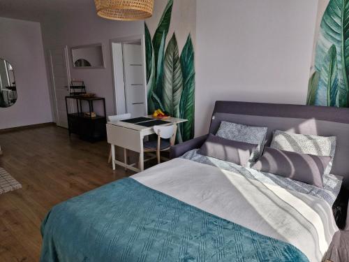 a bedroom with a bed and a table and a desk at Apartament Levante in Władysławowo