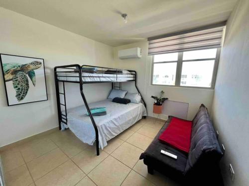 Postel nebo postele na pokoji v ubytování Pothos Beach PH 3BR Apt w Rooftop w Pool Access