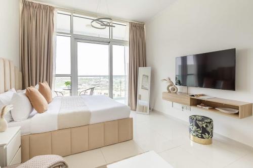 a bedroom with a large bed and a large window at Frank Porter - Carson A in Dubai Marina