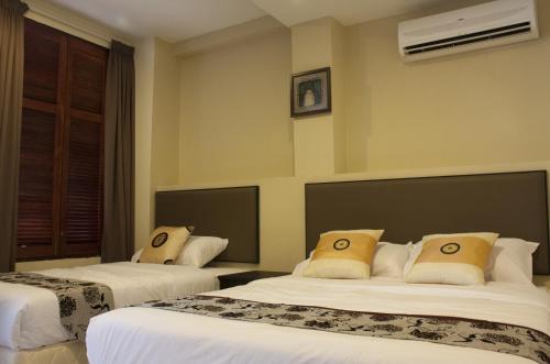 Un pat sau paturi într-o cameră la SohoTown Hotel