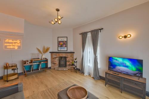 a living room with a tv and a fireplace at Avenue Apartment in Belfast