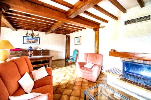 a living room with a couch and a fireplace at Villa confortable à Milhars avec piscine privée in Milhars
