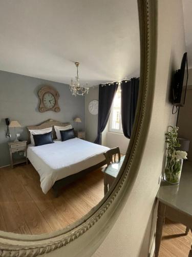 Ένα ή περισσότερα κρεβάτια σε δωμάτιο στο Hotel Abat Jour
