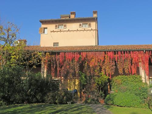 a building with red ivy on the side of it at Dimora Altana in Brescia