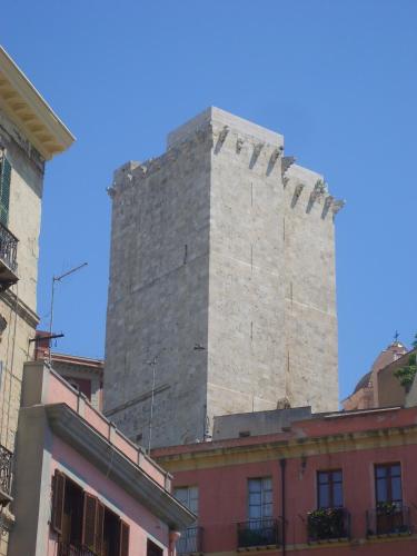 a tall tower on top of a building at La casa di Cry in Cagliari