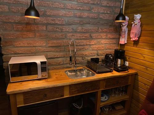 Dapur atau dapur kecil di Chales Spa Exclusive - Localizado Proximo do Centro