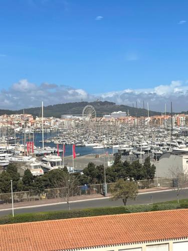 Au bord des falaises - 7 pers - Piscine - dernier étage - Plage - Vue sur le port - Histoire de clés
