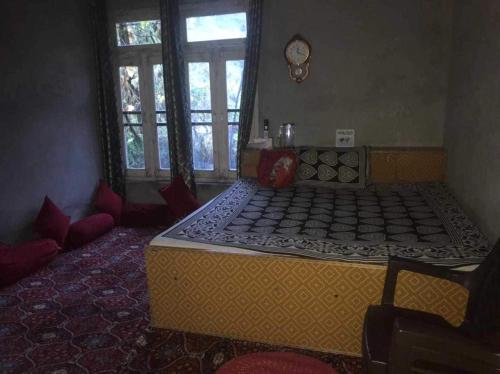 a bedroom with a large bed in a room at SPOT ON Malik Homestay in Thanna Mandi