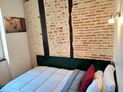 Ένα ή περισσότερα κρεβάτια σε δωμάτιο στο Hôtel Jean XXII