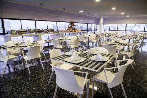 Un restaurant u otro lugar para comer en Sol Caribe San Andrés All Inclusive