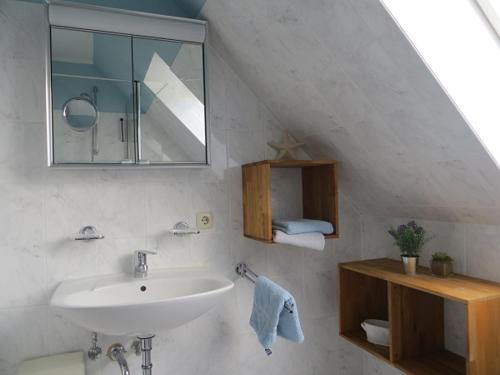 a bathroom with a sink and a mirror at Gilde-Residenz App. 7 in Grömitz