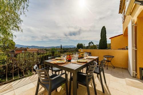 Spacious semidetached house with garden & terrace