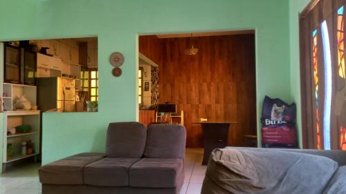 a living room with a couch and a table at Alugo casa no vale do capao in Palmeiras